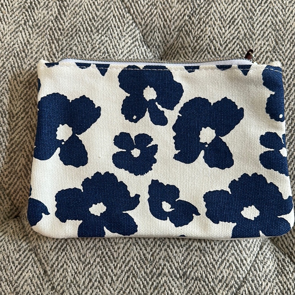 Ipsy cosmetic bag- new- no flaws